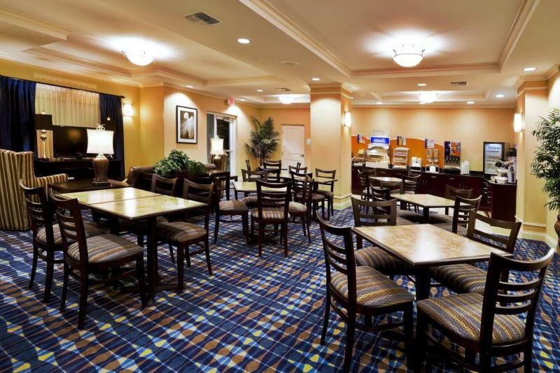 Holiday Inn Express Hotel & Suites Fort Pierce West Экстерьер фото