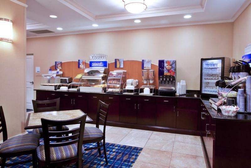 Holiday Inn Express Hotel & Suites Fort Pierce West Экстерьер фото