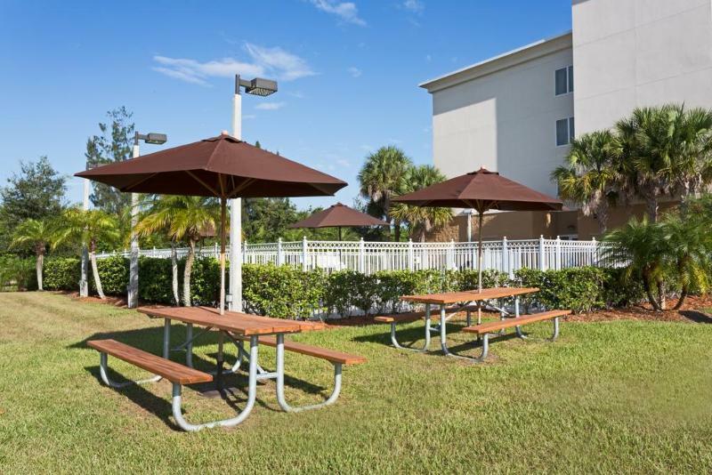 Holiday Inn Express Hotel & Suites Fort Pierce West Экстерьер фото